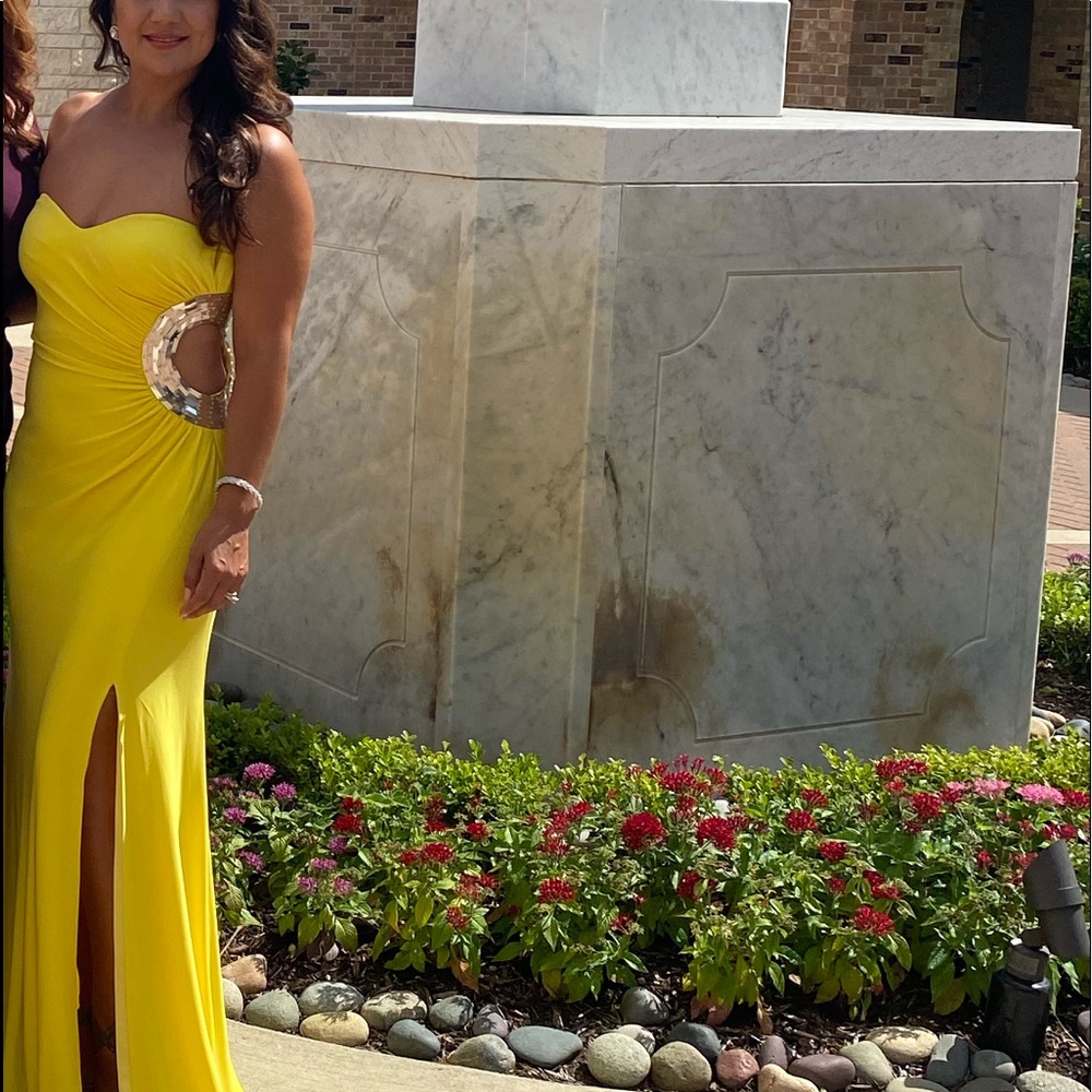 Yellow Gown - Picture 6 of 6